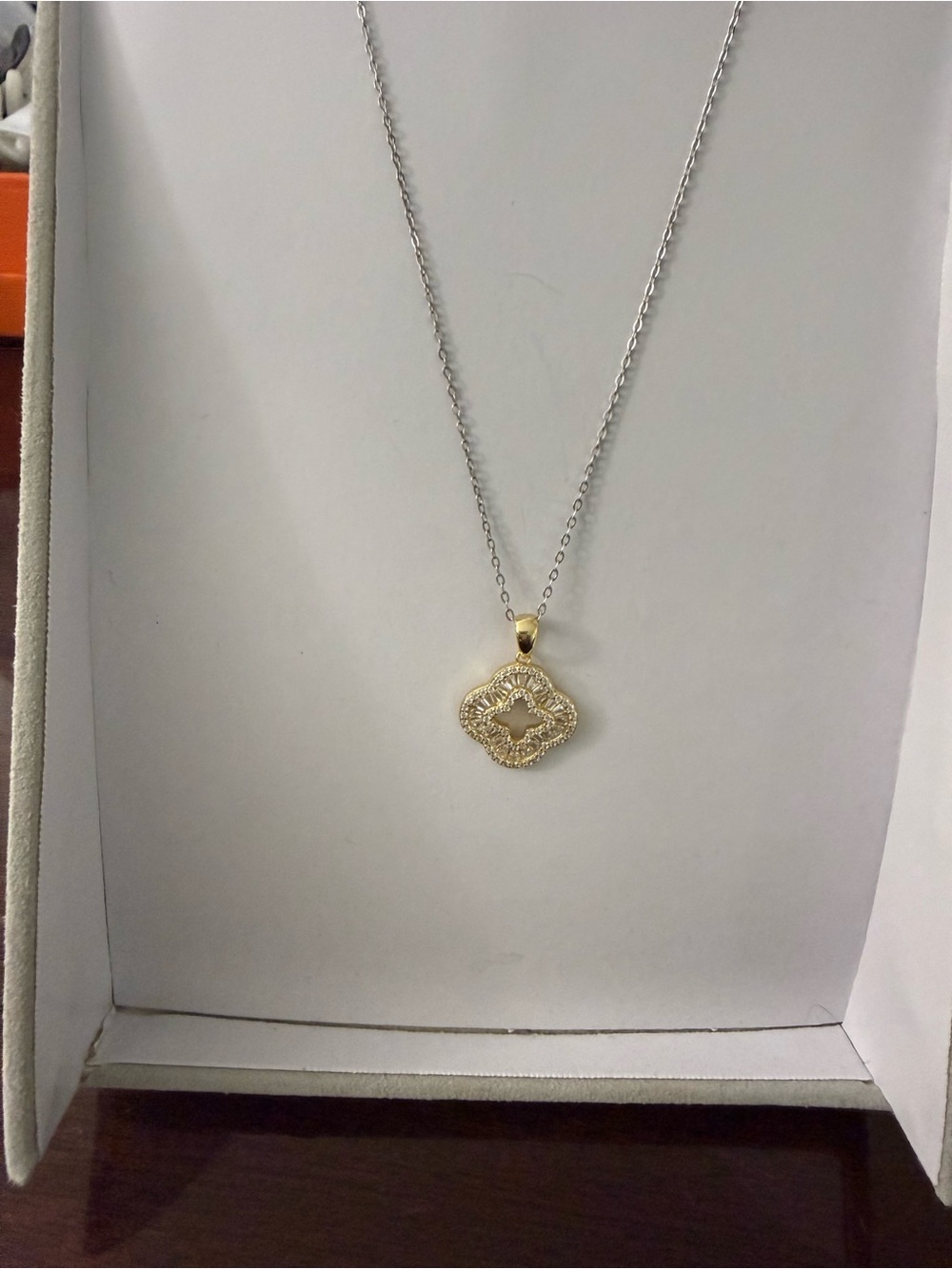 925 Sterling Silver Gold Clover Motif Pendant Necklace on Silver Chain